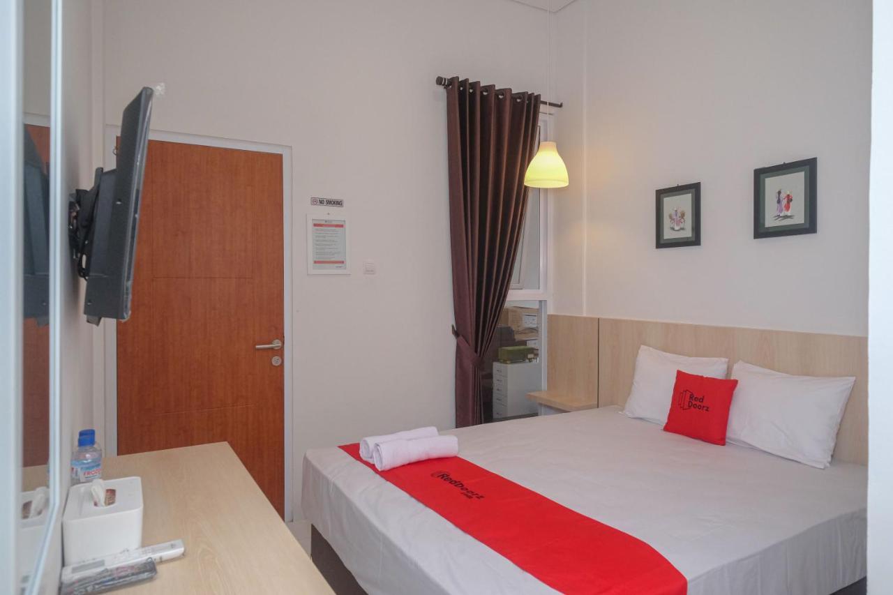 Reddoorz Syariah @ Tlogosari Semarang 호텔 Alastuwo 외부 사진