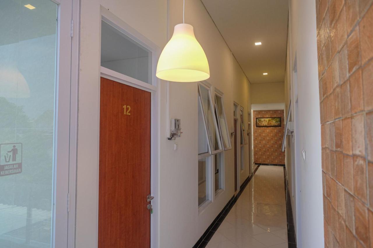 Reddoorz Syariah @ Tlogosari Semarang 호텔 Alastuwo 외부 사진