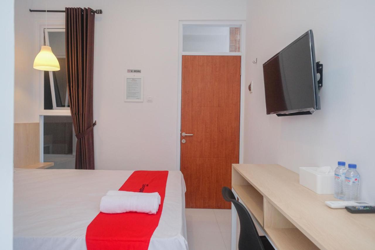 Reddoorz Syariah @ Tlogosari Semarang 호텔 Alastuwo 외부 사진